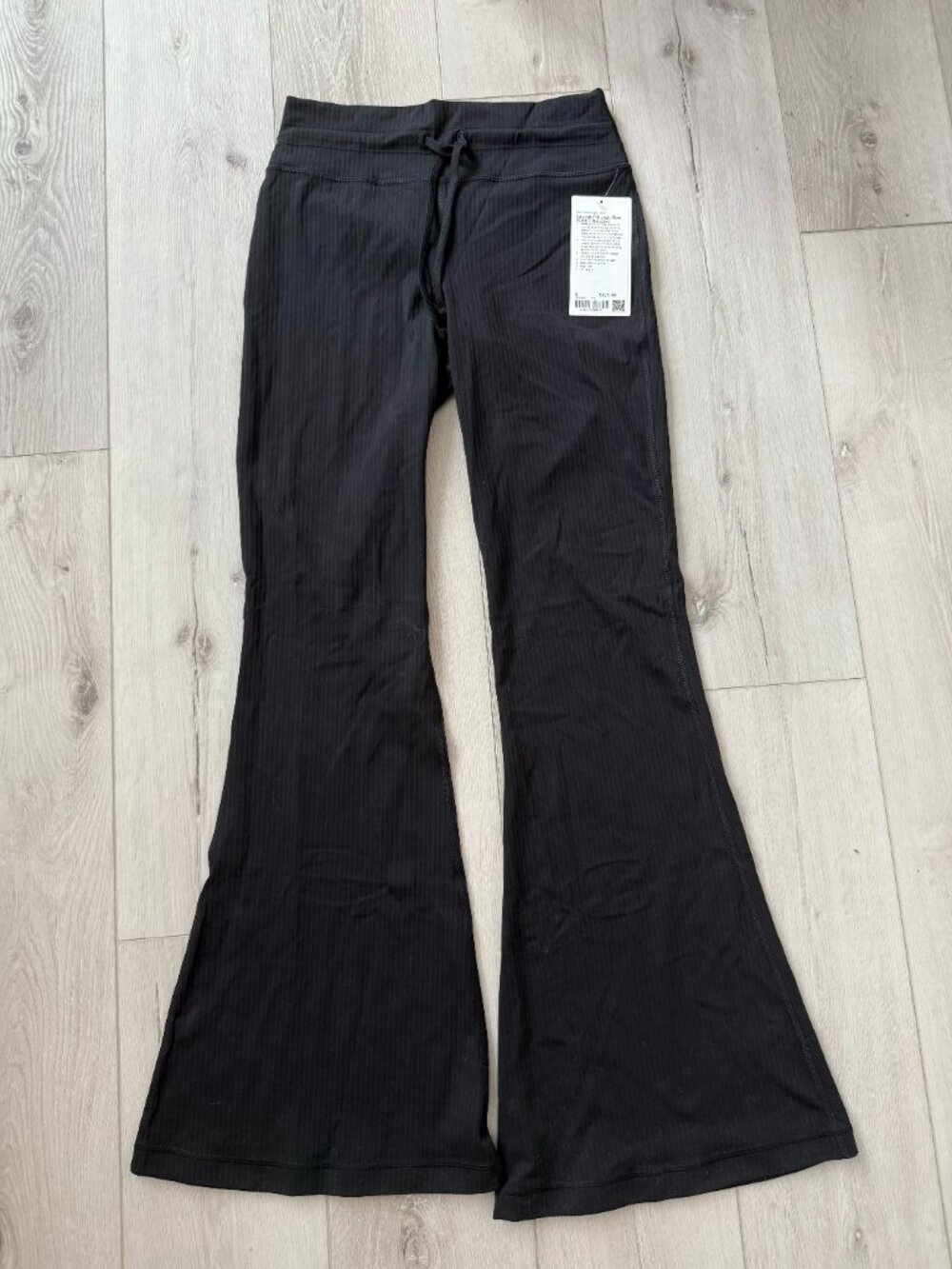 Lululemon - Groove Ribbed High-Rise Wide Flare - Black - Size 8 - Picture 2 of 5